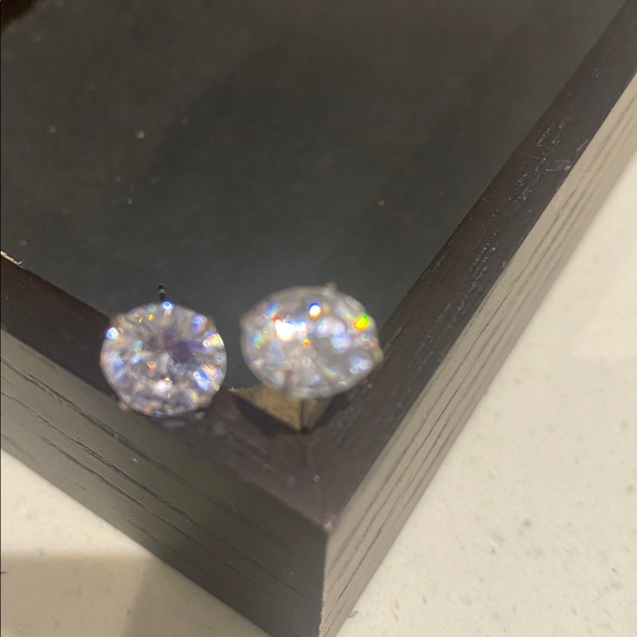 Elegant Round Silver Sparkling CZ Stud Earrings - Picture 6 of 6